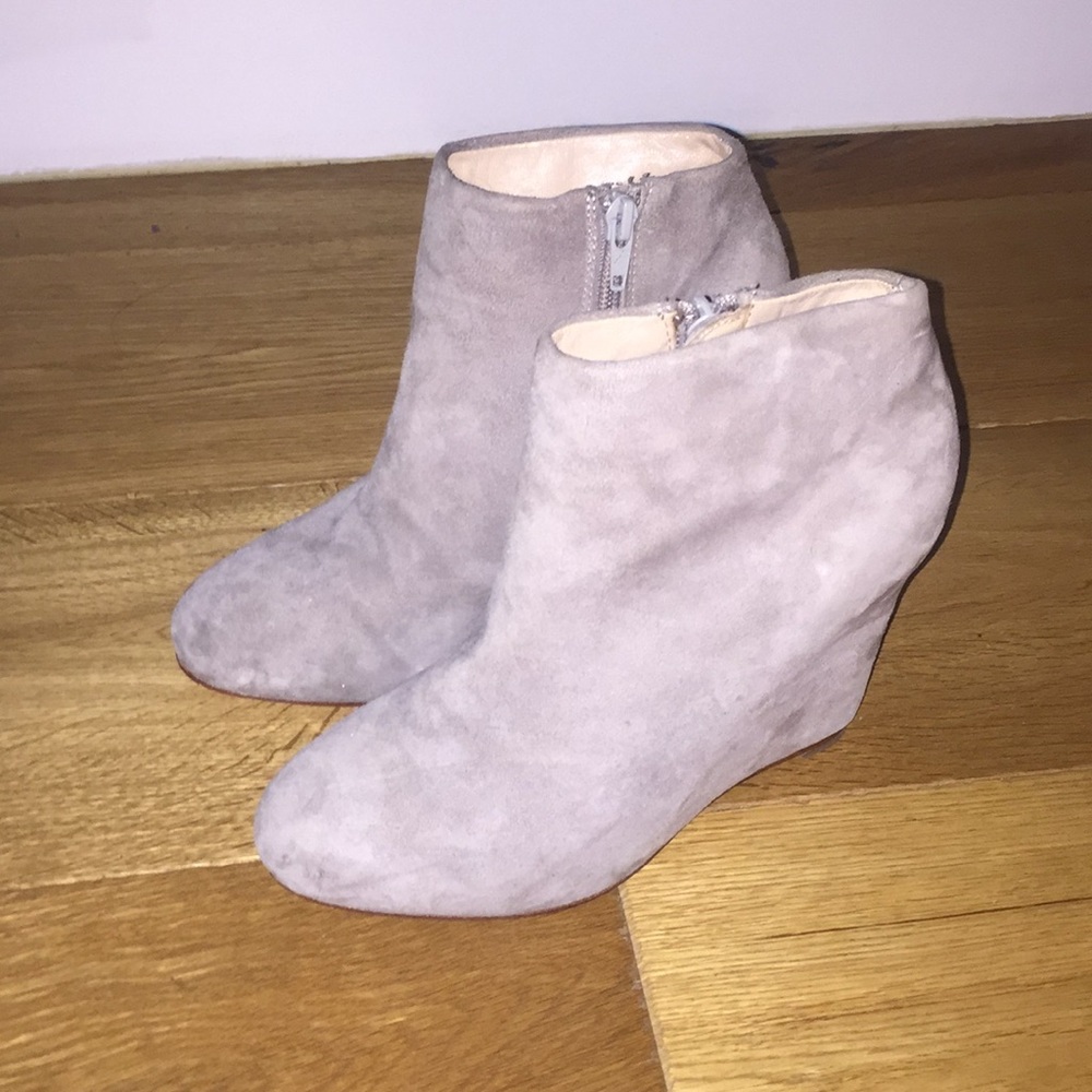 Pour La Victoire Light Gray Suede Platform Booties